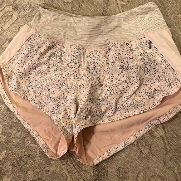 Outdoor Voices Hudson Shorts - Picture 2 of 4